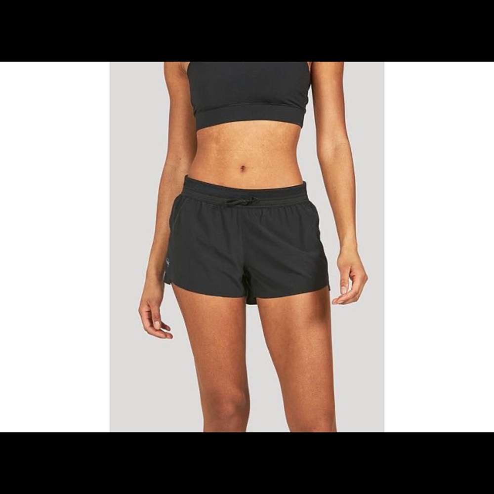 Janji Women’s Black Middle Shorts